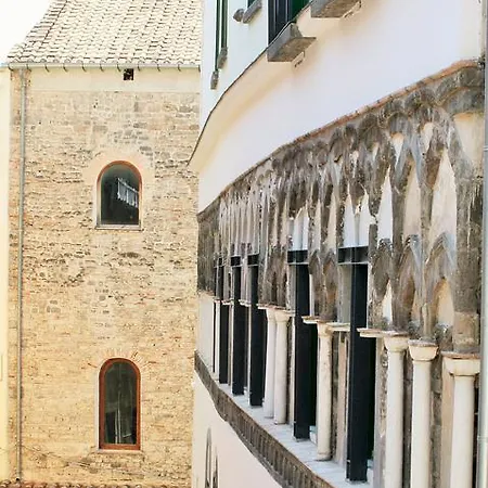 Palazzo Fruscione 住宿加早餐酒店 *