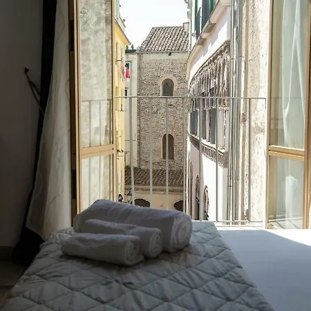 Palazzo Fruscione 住宿加早餐酒店 萨莱诺