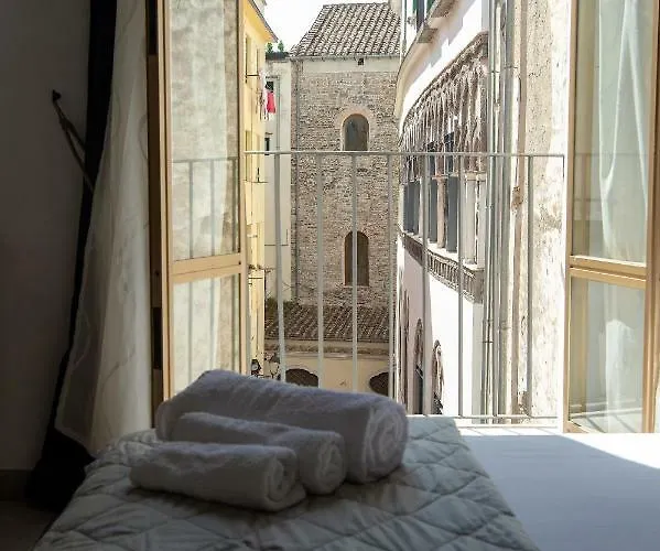 Palazzo Fruscione Couette-café Salernes